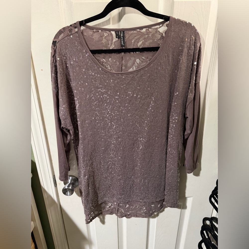❣️❄️Maurices Mauve Sequin Blouse